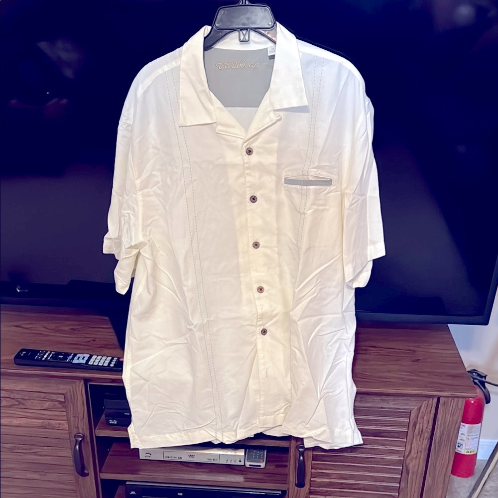 *Off white  Button-Up Shirt. Like new. Size XL